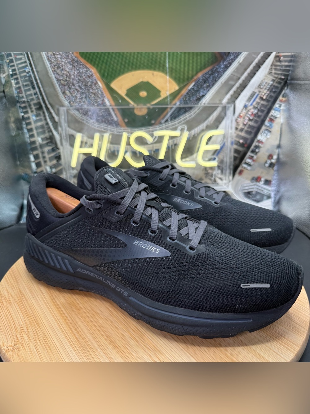 BROOKS Adrenaline GTS 22 Black/Black/Ebony Men’s Size 10 2E (Wide)